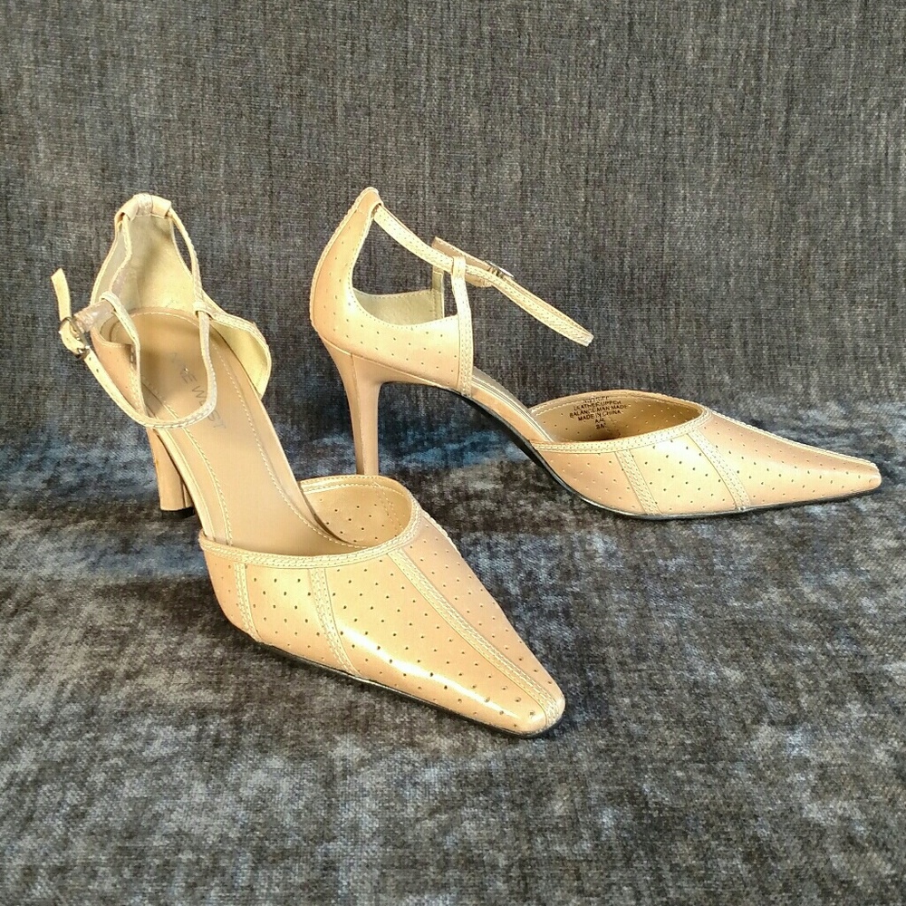 Nine West Beige Pointed Toe Pump